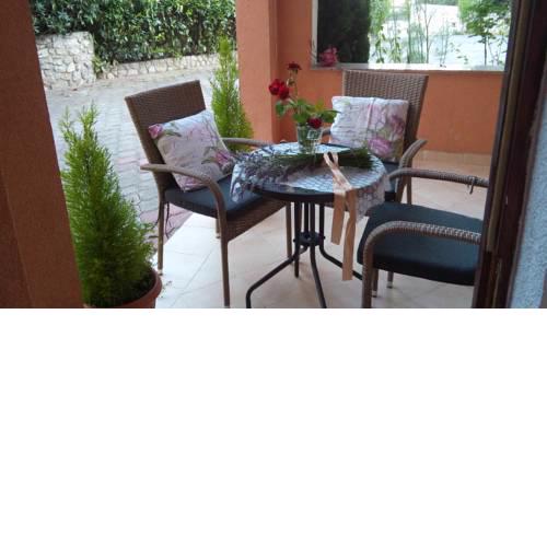 Sandro studio apartment with terrace
