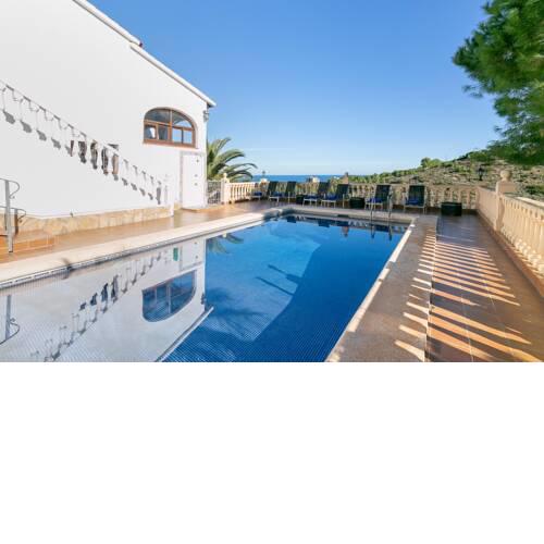Santa Lucia Villa Sleeps 12 with Pool Air Con and Free WiFi