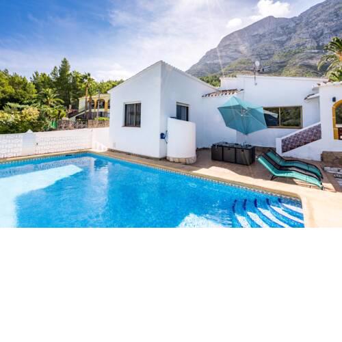 Santa Lucia Villa Sleeps 4 with Pool Air Con and WiFi