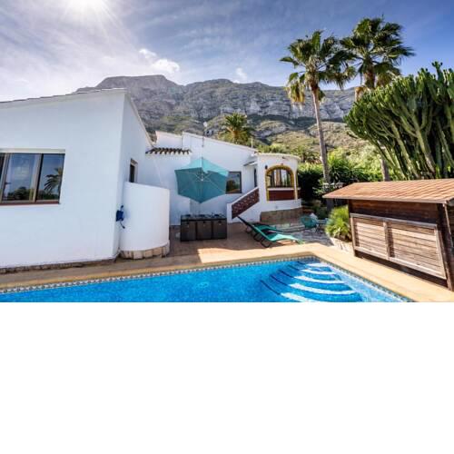 Santa Lucia Villa Sleeps 6 with Pool Air Con and WiFi