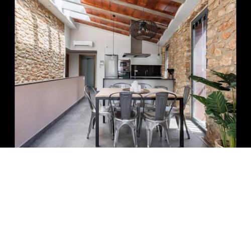 Santa Oliva Villa Sleeps 6
