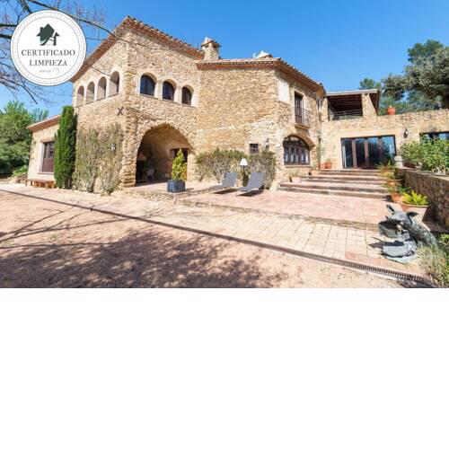 Santa Susanna de Peralta Villa Sleeps 12 Pool
