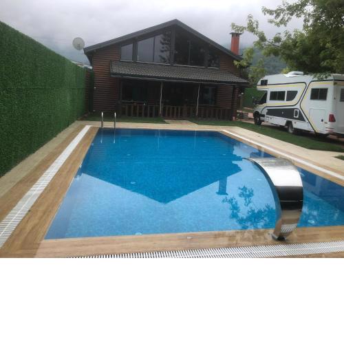 sapancafamilyresort Isıtmalı jakuzili havuzu ile Ahşap aile villası