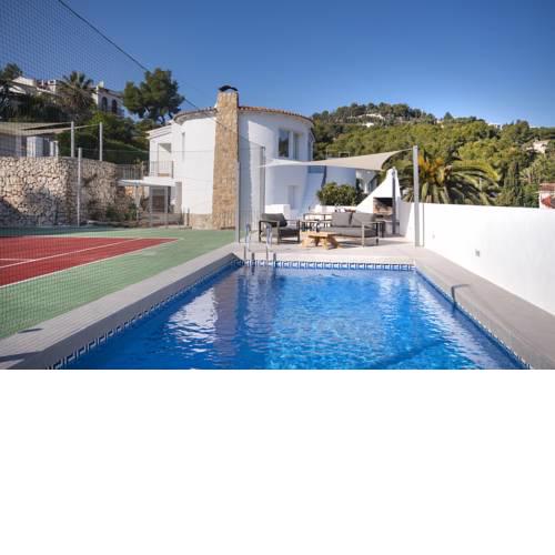 Sara 4 personas, free WIFI, chill-out, private pool, private tennis court