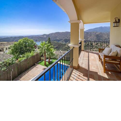 SC7- Spacious mountain villa, 15 min to the beach