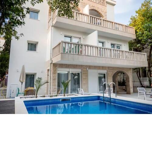 Scenic Apartment in Makarska near Nugal Beach and Vepric