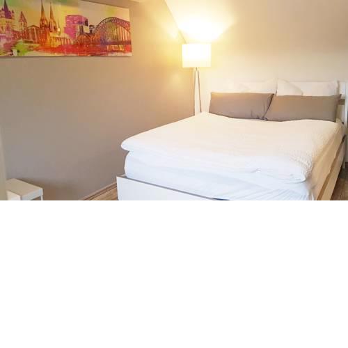 Schicke 2 Zimmer Dachgeschosswohnung in Köln