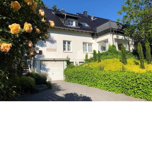 Schicke Landhauswohnung mit Dachterrasse