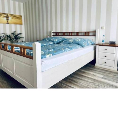 Schicke Unterkunft mit 2 Schlafzimmer, Küche, Bad
