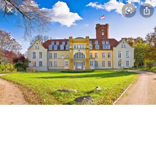 Schloss Lelkendorf Apartment Ulrichshusen Maisonette Fewo Mecklenburger Seenplatte