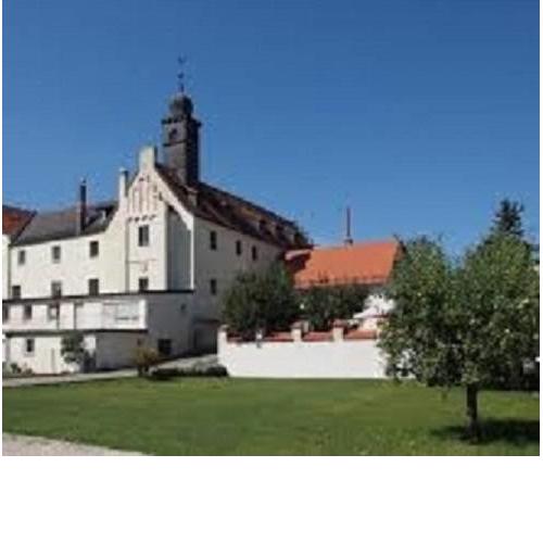 Schloss Weichs zu Regensburg mit 2Schlafzimmer Parkplatz Internet 90qm Zentrum