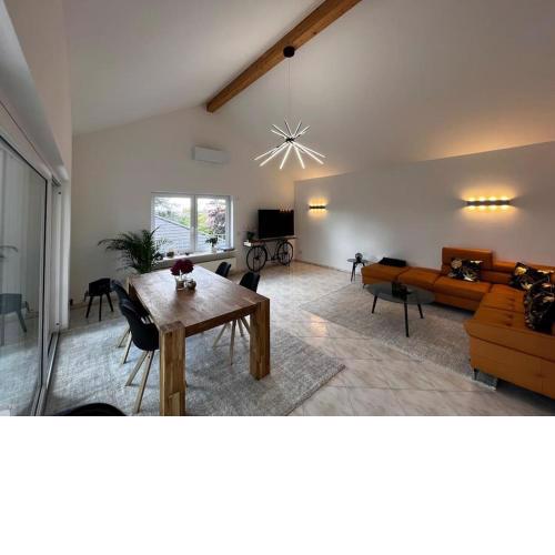 Schöne 110 qm große moderne und helle Wohnung