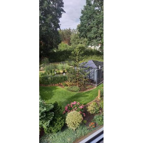 Schöne 2 Zimmer Ferienwohnung direkt am Wald und nahe dem See am Johannisburger Anger 44