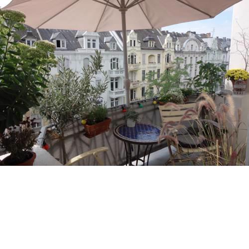Schöne Altbauwohnung mit Balkon