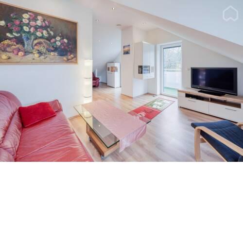 schöne helle DG Wohnung, 2 Schlafzimmer