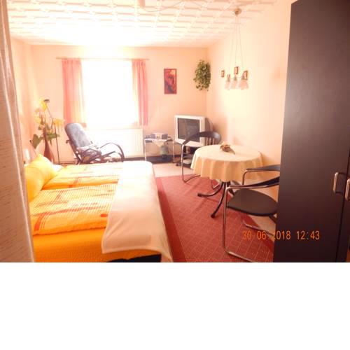 schöne ruhige Ferienwohnung