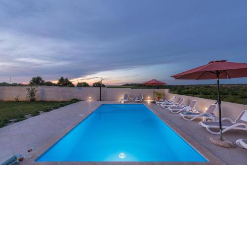 Schöne Villa mit privatem Pool, Außenküche, WLAN, Klima nur 2 km vom Strand