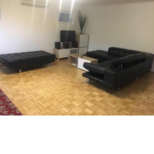 Schönes Apartment mit Terrasse, mitten im Grünen.