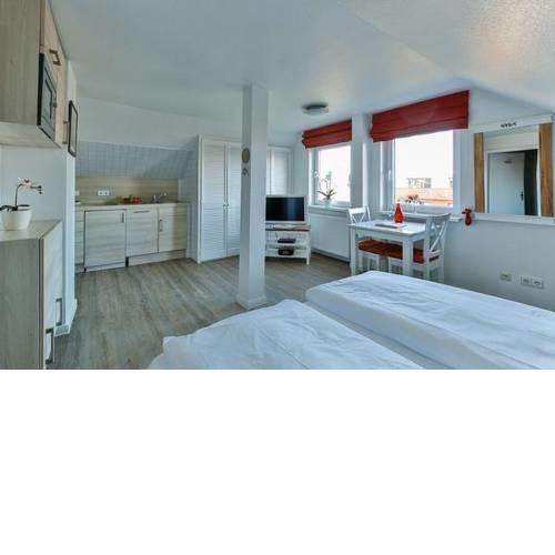 Schönes Appartement Nr. 11 in strandnaher Lage - Bäderstil-Villa in Wenningstedt/Sylt