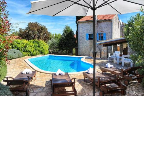 Schönes Ferienhaus in Rovinjsko Selo mit Privatem Pool