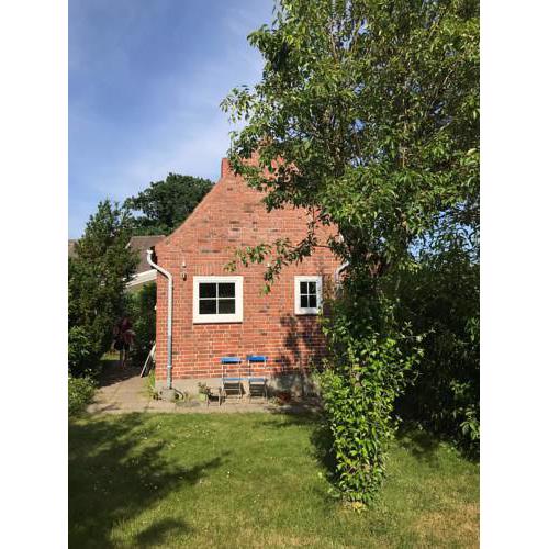 Schönes Ferienhaus mit Garten & Mid Century Möbeln in Strand nähe Avendorf