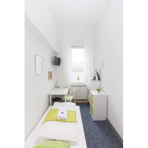Schönes, hell möbliertes Zimmer 'Paris'