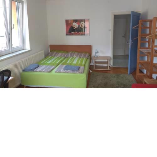 Schönes und sonniges Balkonzimmer