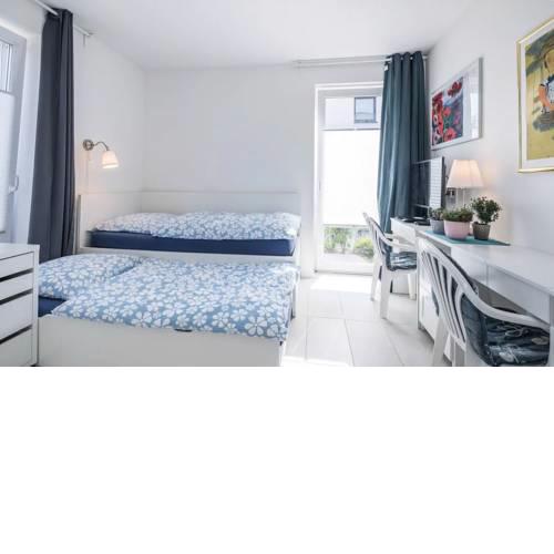 Schönes Zimmer+Bad+Carport in Stadvilla Hamburg!