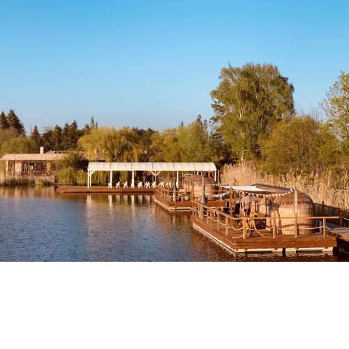 schwimmendes Igluhotel