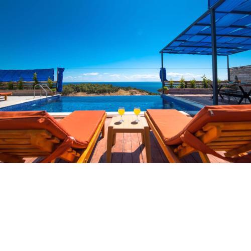 SEA AND POOL VİEW MOUNTAIN HOUSE