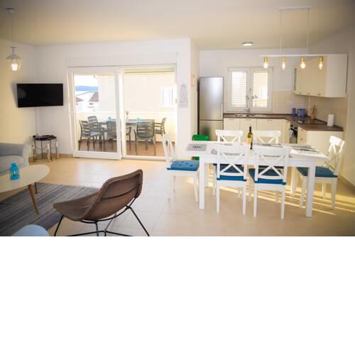 Sea Breeze 110m2 Family Apartment near Šibenik