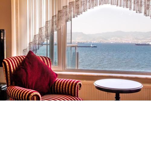 Sea View Flat w Balcony 1 min to Shore and Park