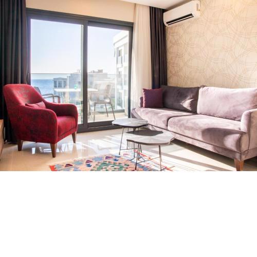 Sea View Flat w Pool 1 min to Beach in Kusadasi
