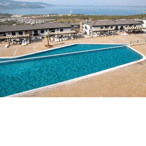 Sea View Flat with Shared Pool 5 min to Beach