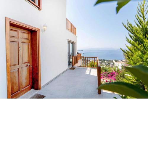 Sea View Flat with Terrace 3 min to Beach