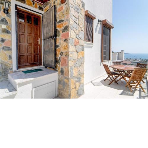 Sea View House w Garden and Balcony 8 min to Beach