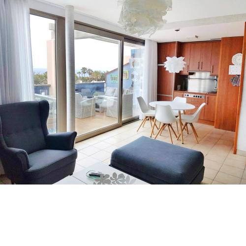 Sea View Reformed & Modernised 2 Bedroom Apartment