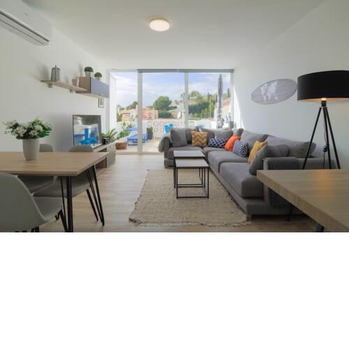 Sea View Sunny Home, with Pool and Parking