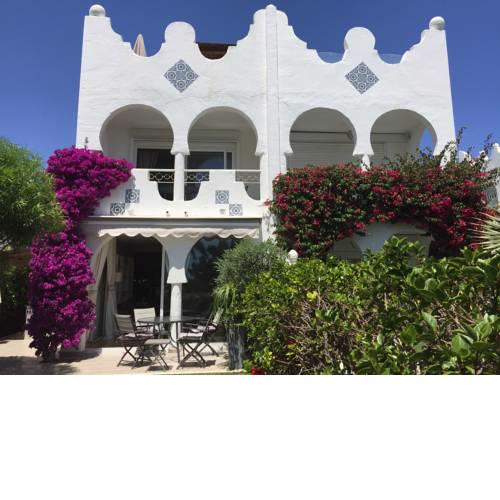 Sea view villa with private garden and barbecue terrace