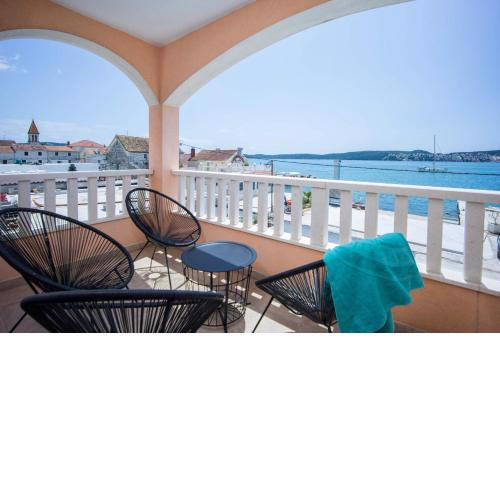 Sea you Soon by the beach, 2-bedrooms suite in Seget Donji