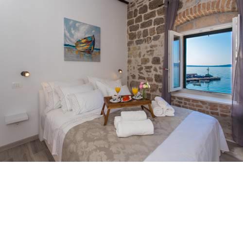 Seafront apartment in historical Cippico castle