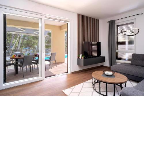 Seafront Apartment Totally Beachin with Private Pool