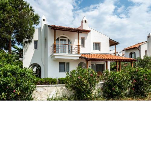 Seafront Duplex Villa With Garden in Ayvalik