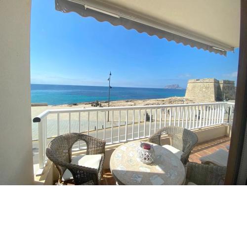 Seafront flat in the centre of Moraira