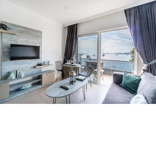 Seafront Flat with Fascinating Sea View in Bodrum
