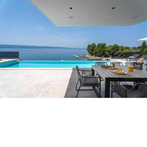 Seafront Villa Kiara with 5 en-suite bedrooms in Omiš