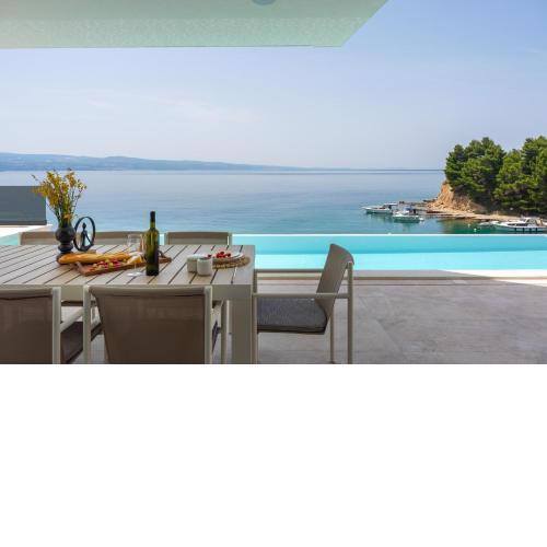 Seafront Villa Nina with 5 en-suite bedrooms