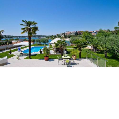 Seafront villa with pool with large garden exceptional location in the town of Pula