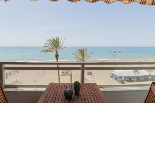 Seashore Classy Apartment with Parking