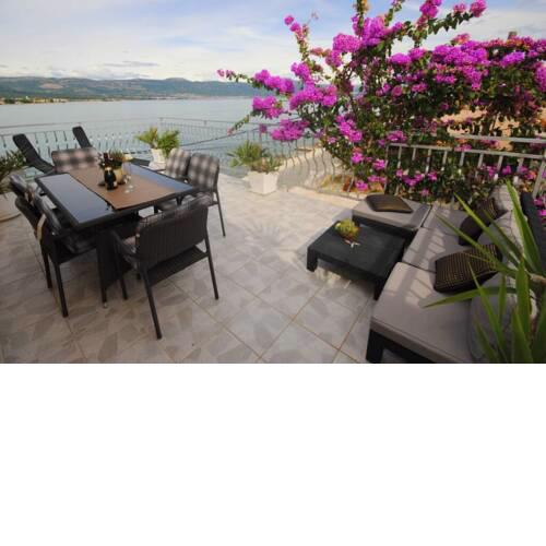 Seaside apartment with 3 terraces